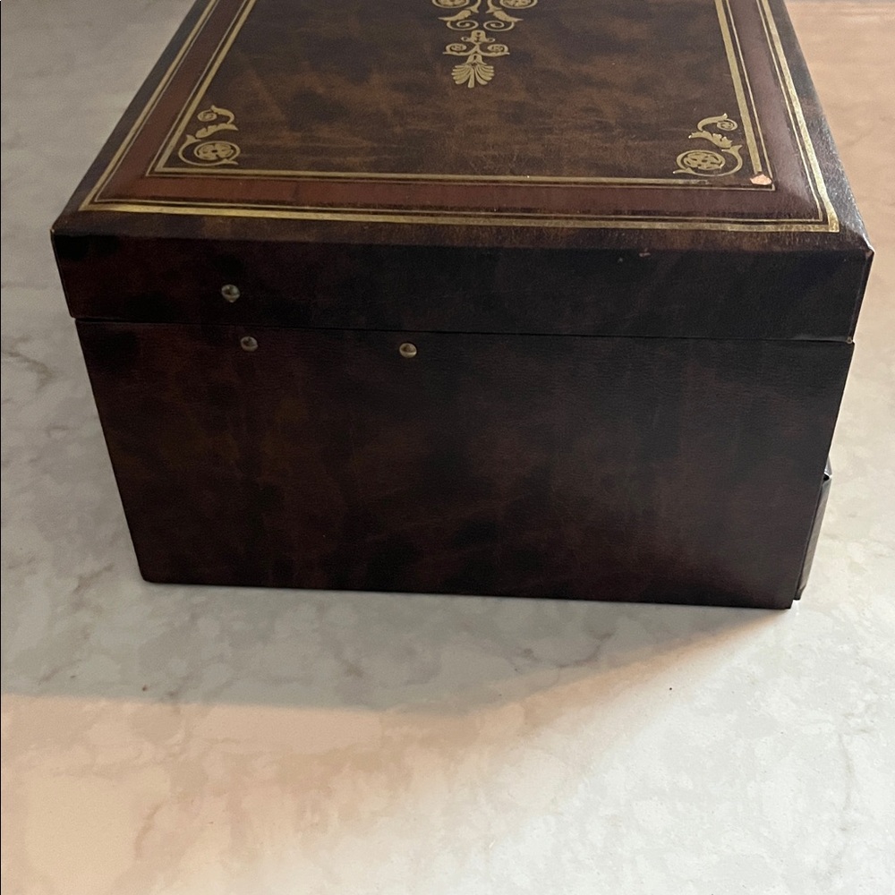 Vintage Leatherette Gold Tooled Brown Three Tiered Jewelry Box - Picture 10 of 13